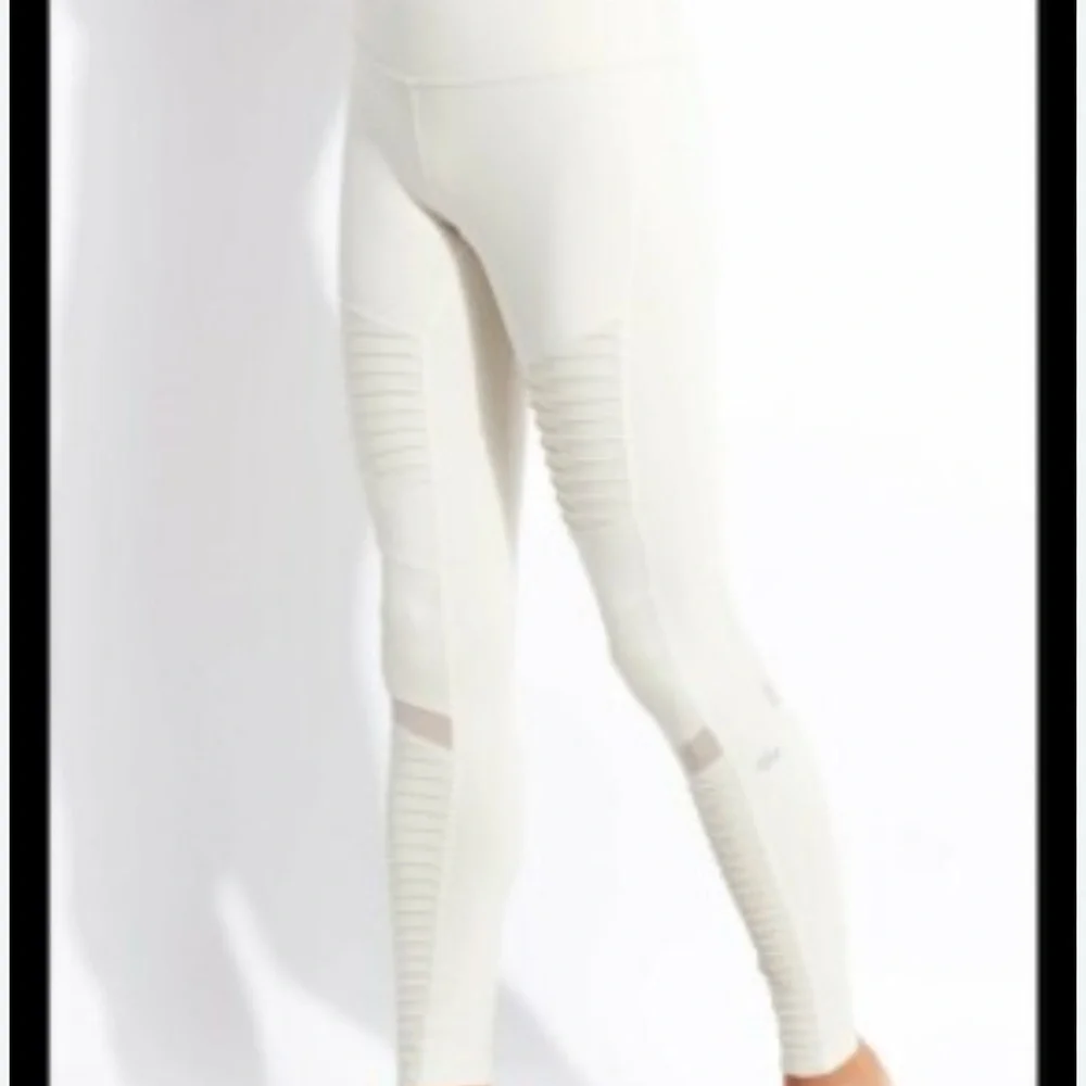 ALO Yoga Cream Ribbed Leggings